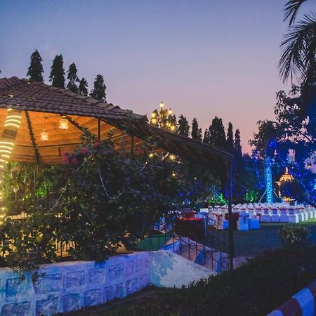 Pushp Vatika Resort & Lawns Нави Мумбай Екстериор снимка
