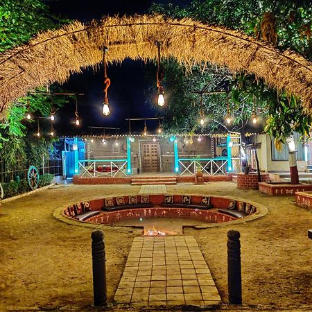 Pushp Vatika Resort & Lawns Нави Мумбай Екстериор снимка