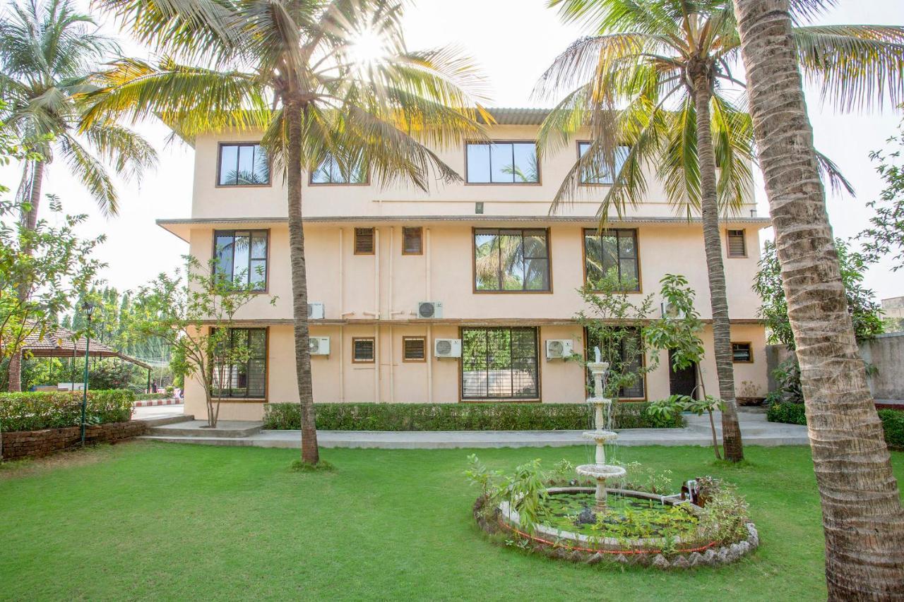 Pushp Vatika Resort & Lawns Нави Мумбай Екстериор снимка