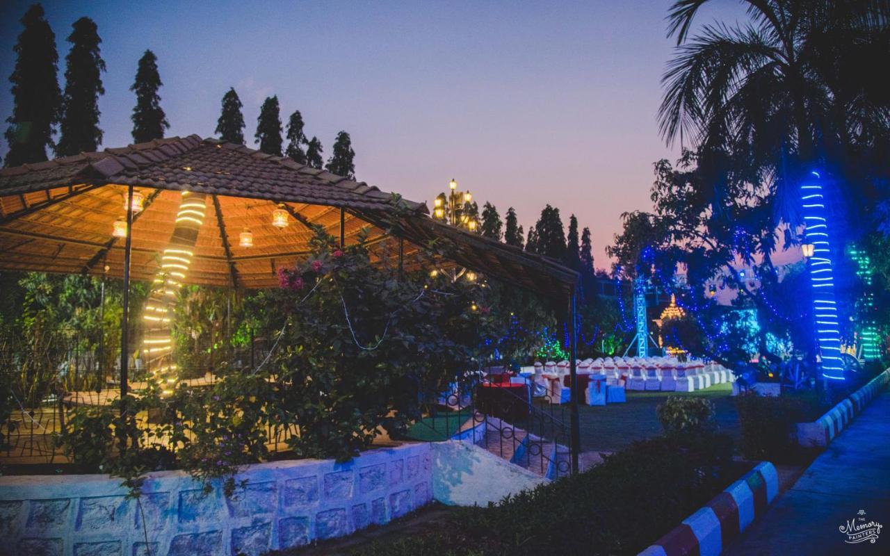 Pushp Vatika Resort & Lawns Нави Мумбай Екстериор снимка
