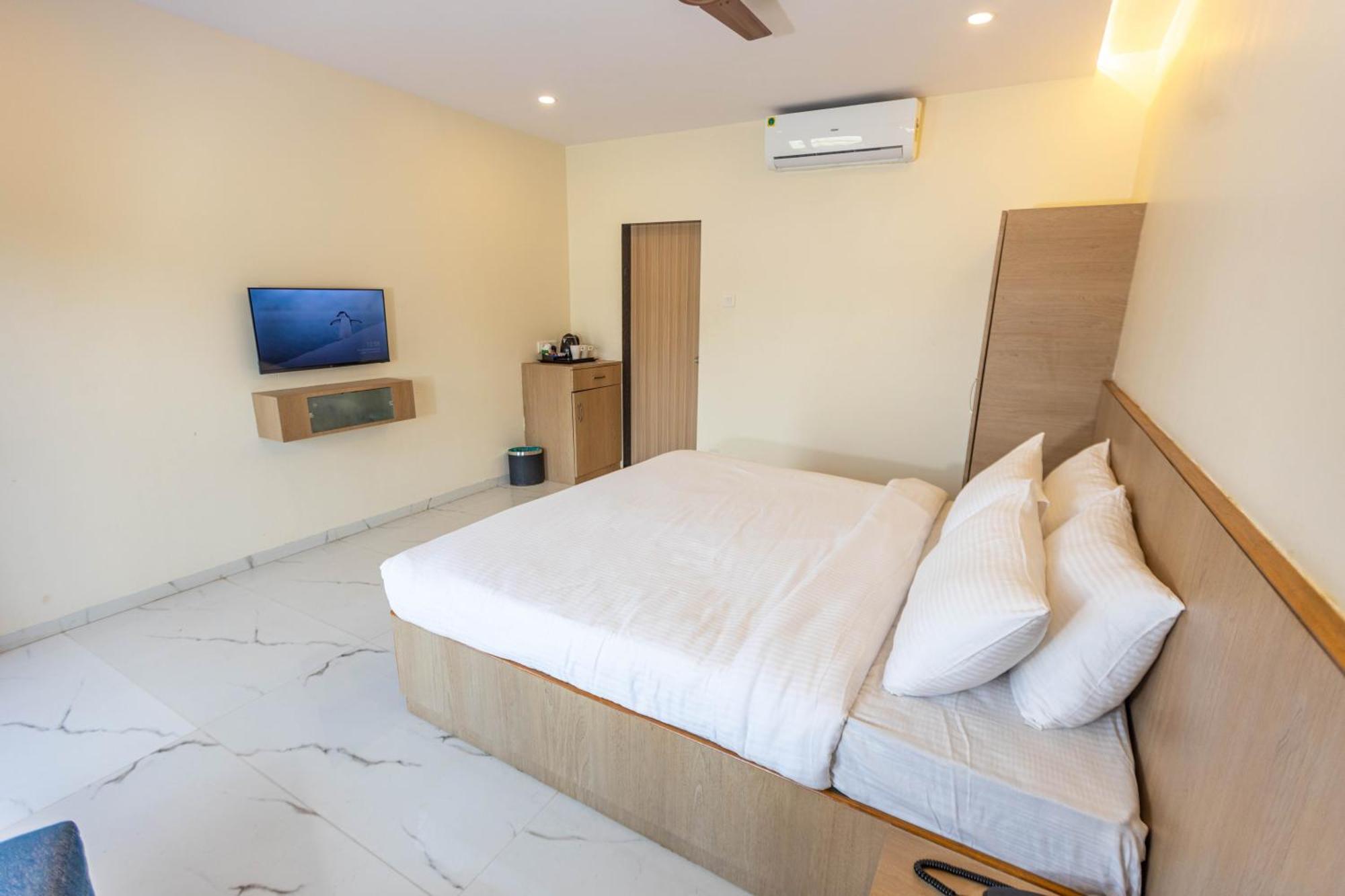 Pushp Vatika Resort & Lawns Нави Мумбай Екстериор снимка