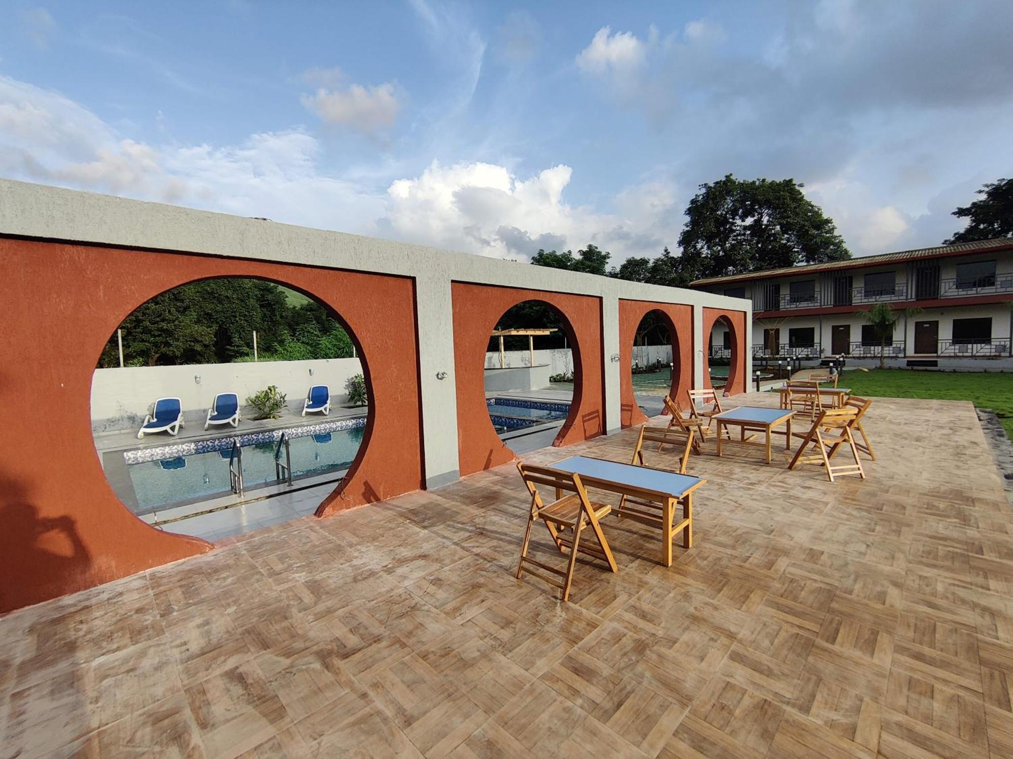 Pushp Vatika Resort & Lawns Нави Мумбай Екстериор снимка