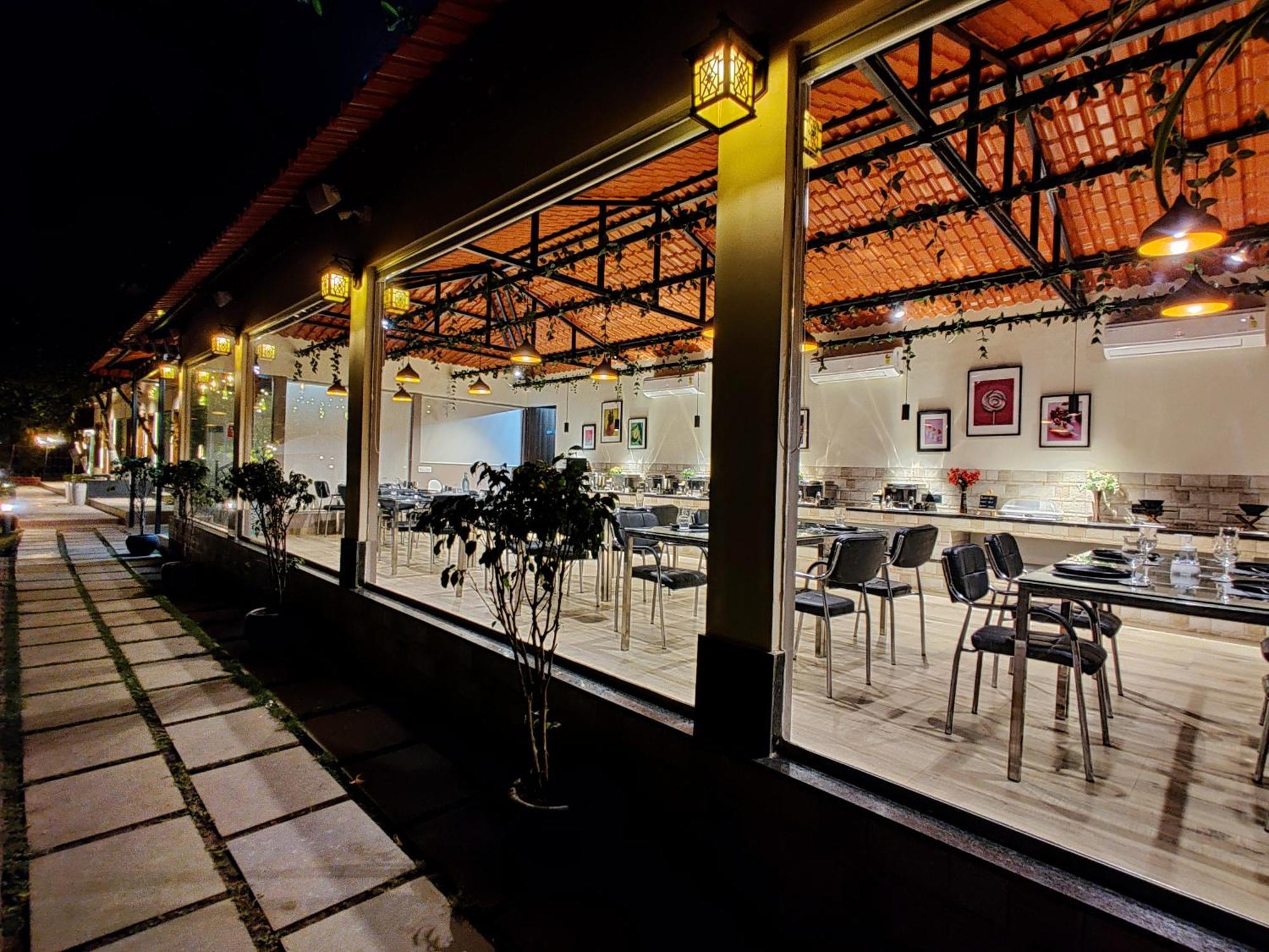 Pushp Vatika Resort & Lawns Нави Мумбай Екстериор снимка