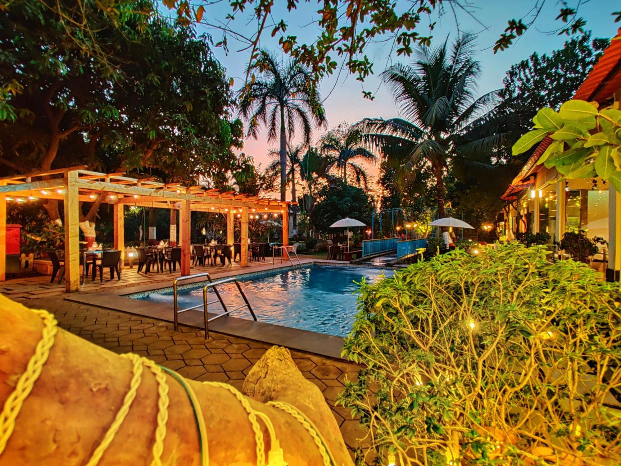 Pushp Vatika Resort & Lawns Нави Мумбай Екстериор снимка