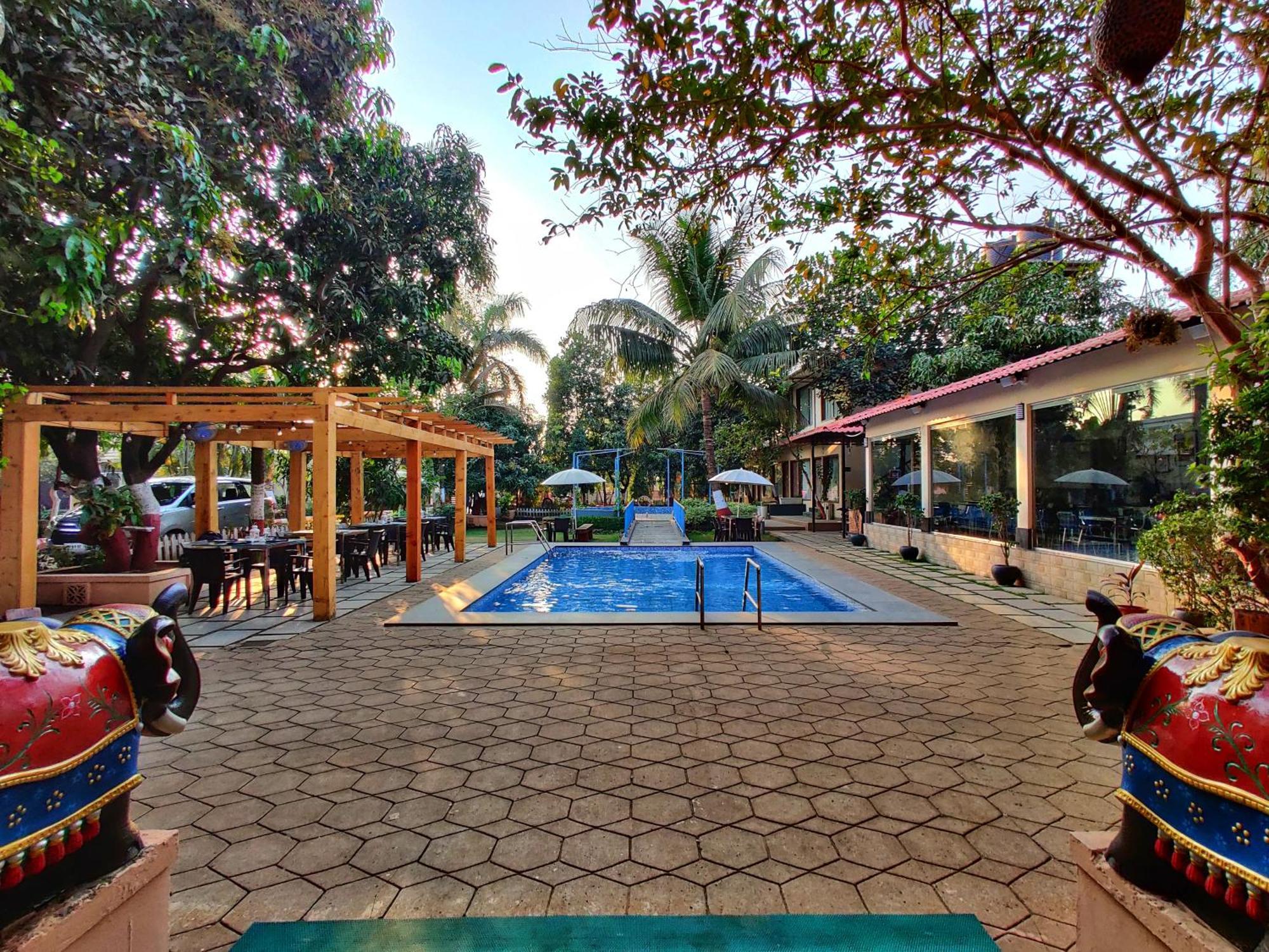 Pushp Vatika Resort & Lawns Нави Мумбай Екстериор снимка